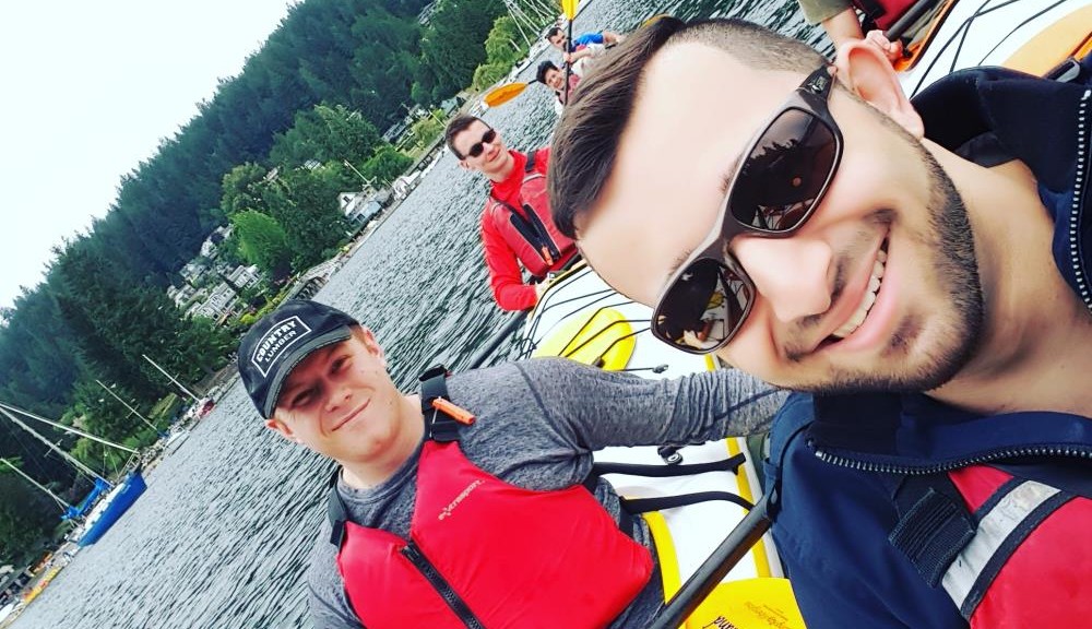 vancouver singles club members enjoying summer activities on the water