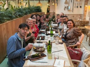 Dallas Singles Club members enjoying some fine dining